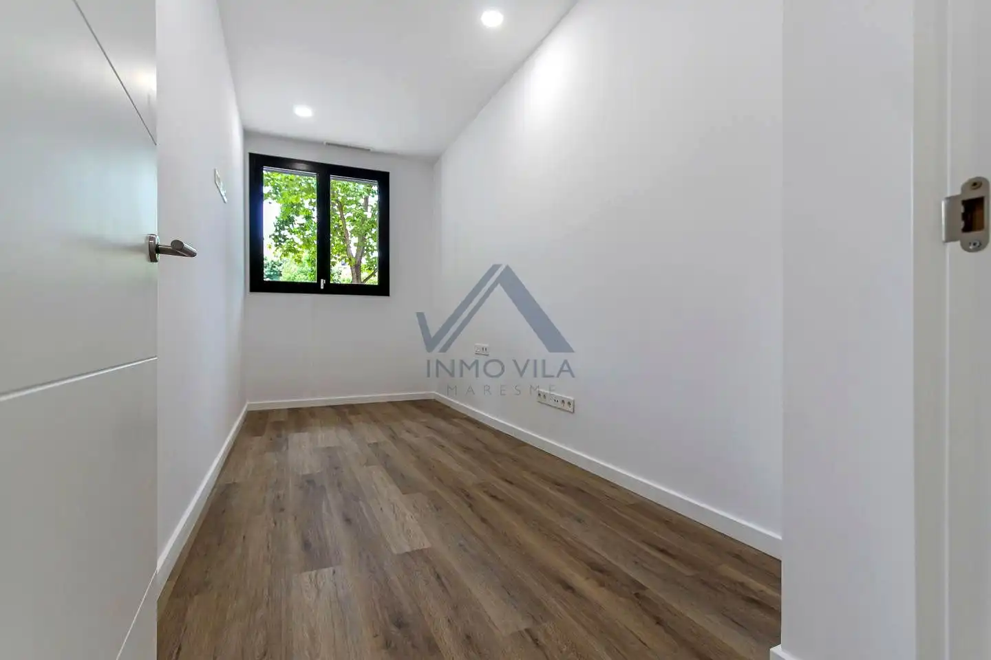 Schlafzimmer von Erdgeschoss zum Verkauf in Girona mit Klimaanlage und Terrasse