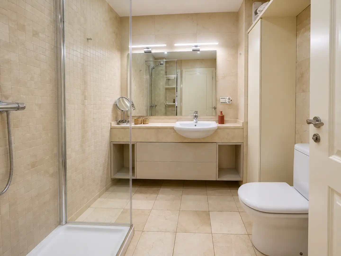 Baño de Ático en venta en San Juan de Aznalfarache con Aire acondicionado, Calefacción y Terraza