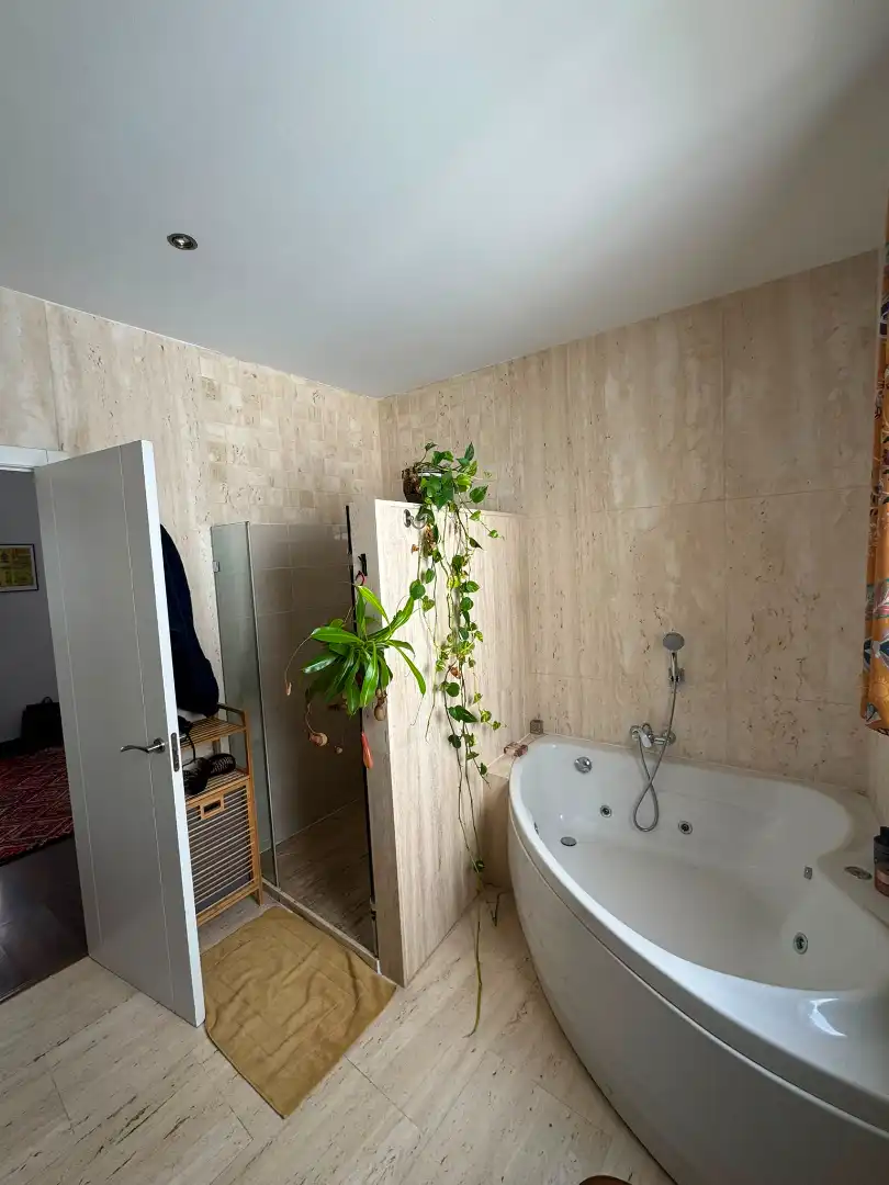 Badezimmer von Haus oder Chalet zur Miete in Sevilla mit Klimaanlage, Parkett und Terrasse