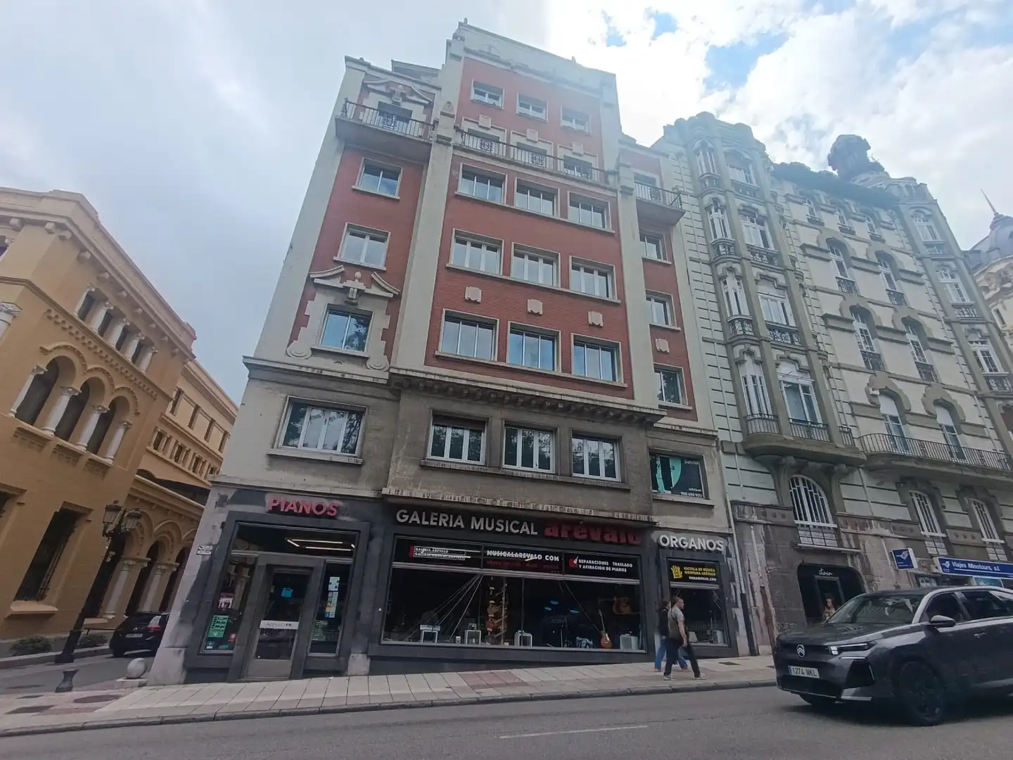 Vista exterior de Piso en venta en Oviedo  con Calefacción