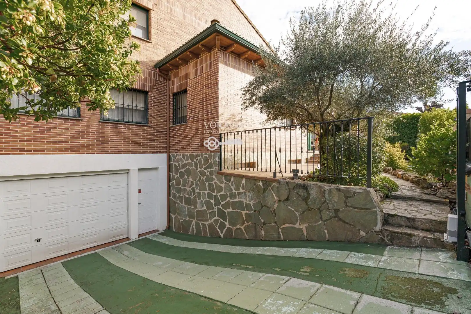 Vista exterior de Casa o chalet en venta en Villanueva de la Torre con Calefacción, Jardín privado y Terraza