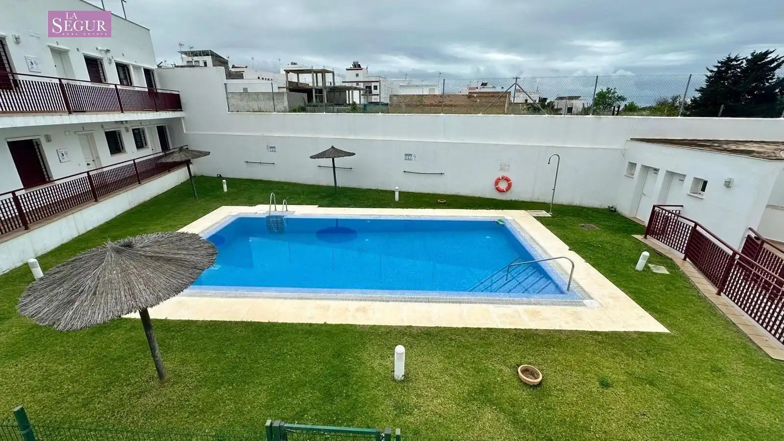 Piscina de Àtic en venda en Conil de la Frontera amb Aire condicionat, Terrassa i Balcó