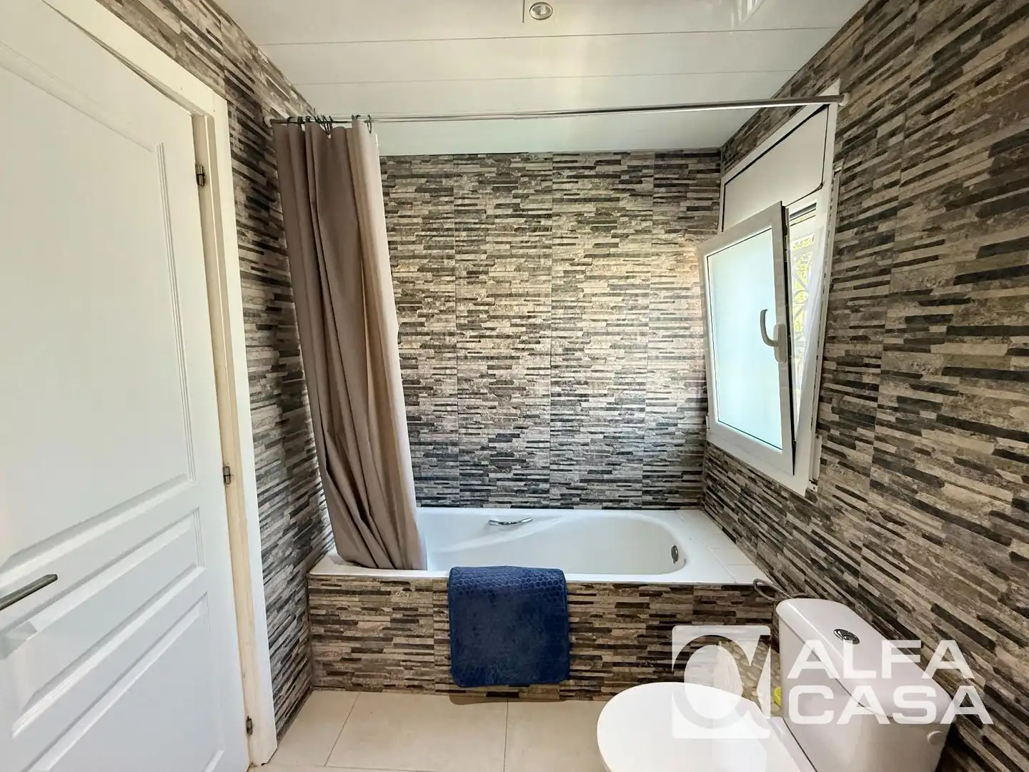 Bany de Casa o xalet en venda en Lloret de Mar amb Calefacció, Terrassa i Traster