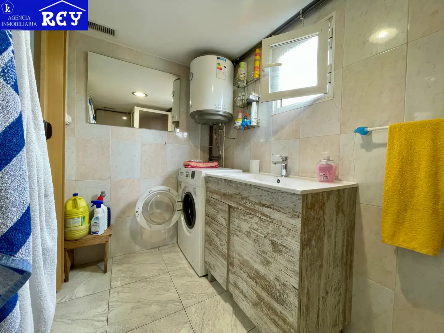 Cuina de Casa o xalet en venda en Santiago de Compostela  amb Moblat