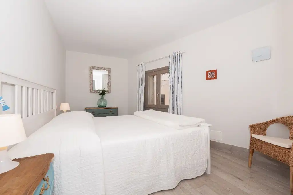 Schlafzimmer von Einfamilien-Reihenhaus zum Verkauf in Pollença mit Klimaanlage, Heizung und Privatgarten