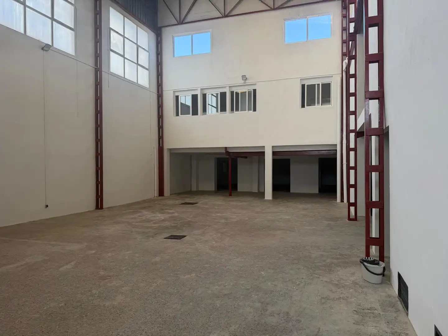 Nave industrial con ascensore in vendita a Polígono del Aeropuerto