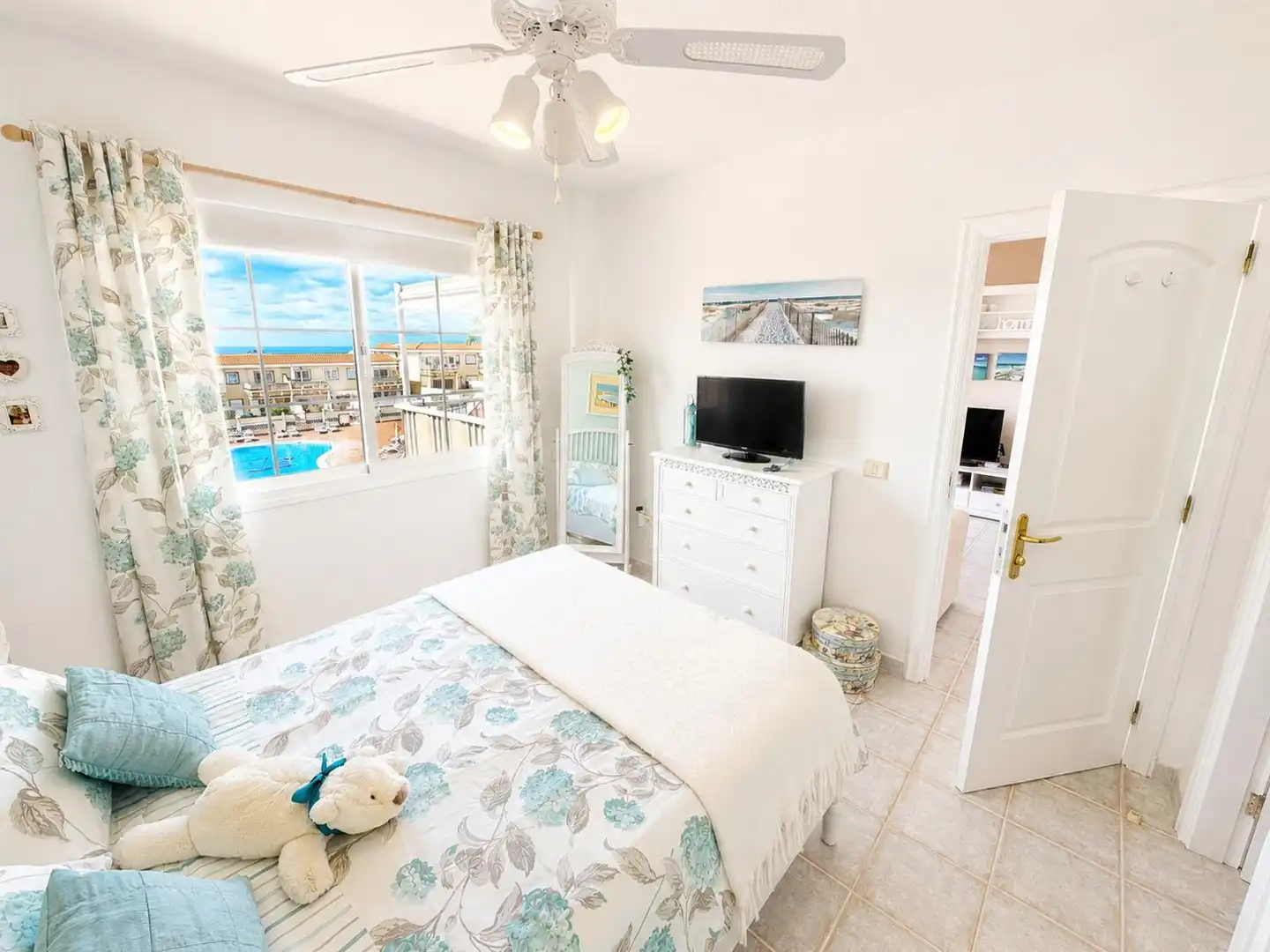 Schlafzimmer von Wohnungen zum Verkauf in Arona mit Privatgarten, Terrasse und Möbliert