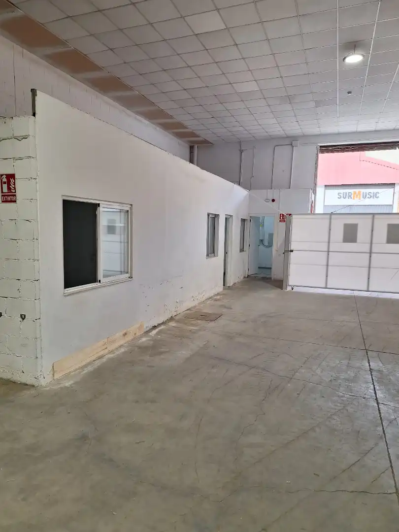 Nave industrial en alquiler en Calle Pino Alepo