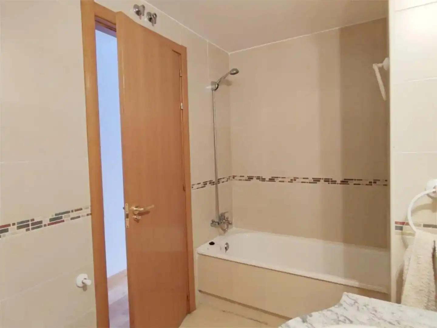 Bathroom of Flat for rent in  Madrid Capital  with Swimming Pool