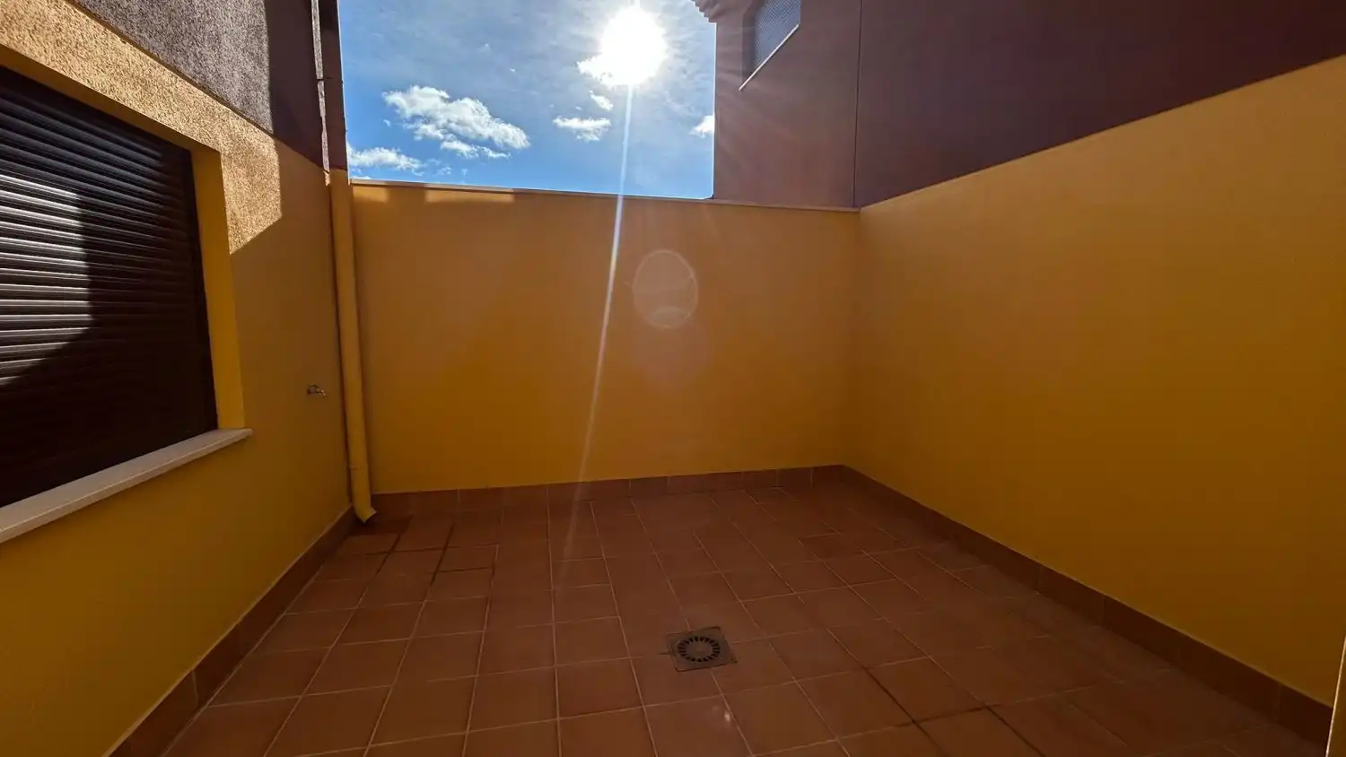 Terrasse von Einfamilien-Reihenhaus zum Verkauf in La Gineta mit Klimaanlage, Heizung und Terrasse
