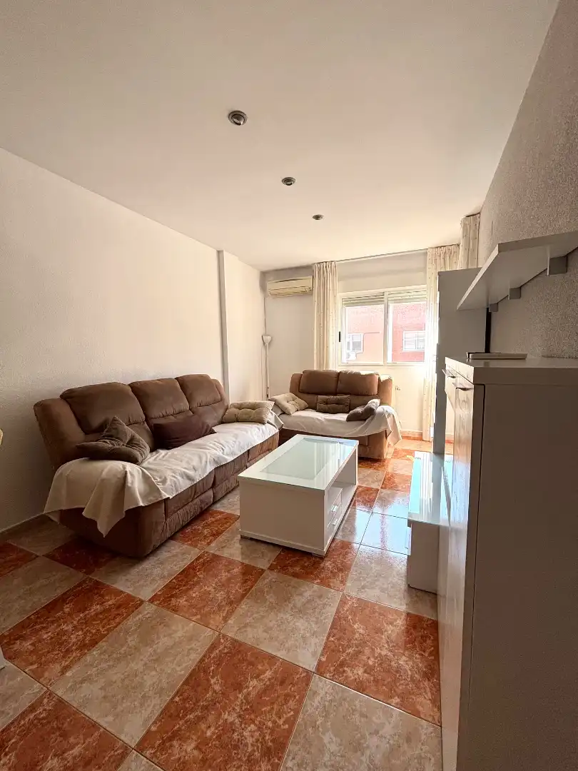 Sala d'estar de Pis de lloguer en Plasencia amb Aire condicionat, Calefacció i Moblat