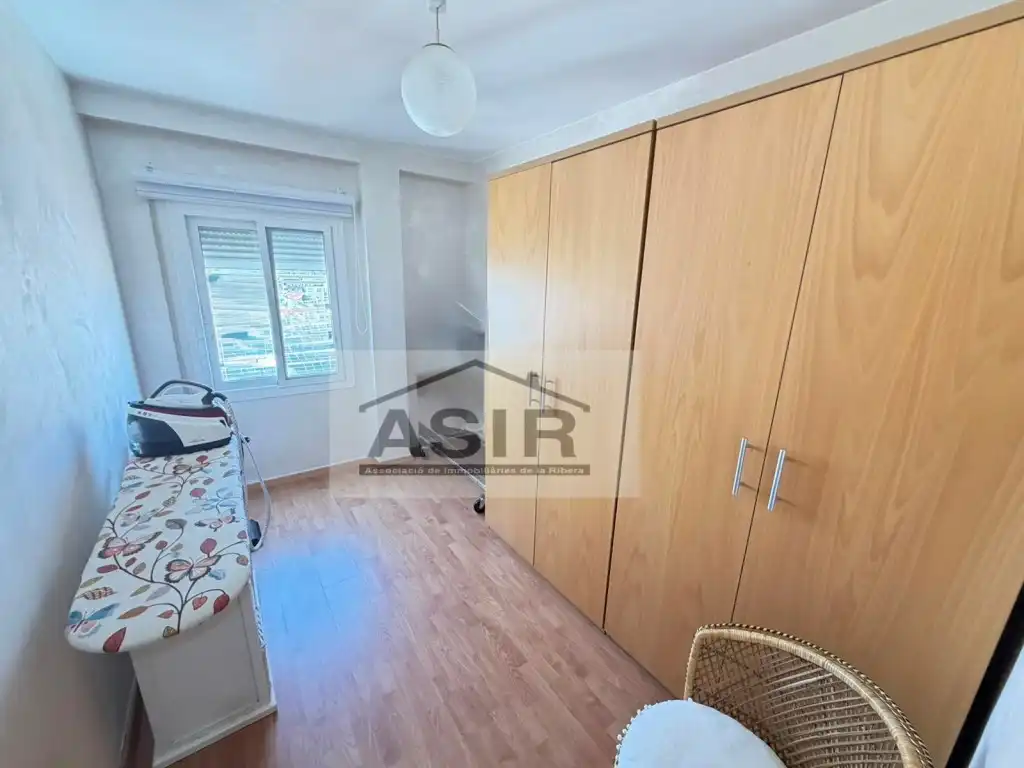 Schlafzimmer von Dachboden zum Verkauf in Alzira mit Klimaanlage und Balkon