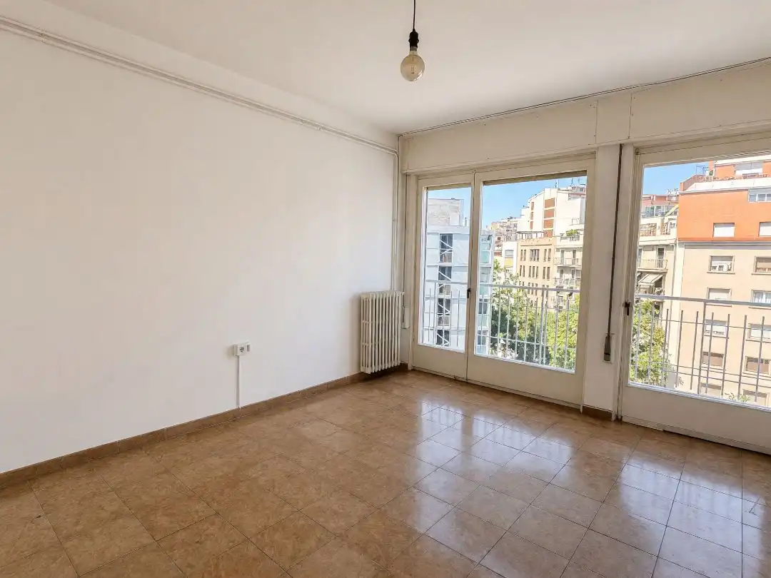Habitación de Piso en venta en  Barcelona Capital con Balcón