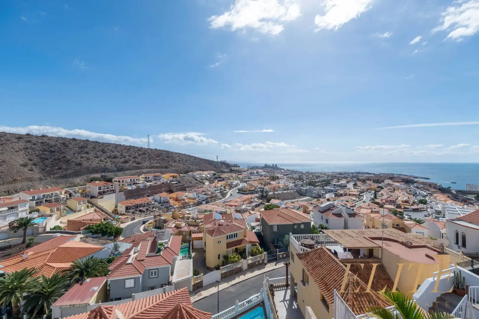 Außenansicht von Einfamilien-Reihenhaus zum Verkauf in Mogán mit Klimaanlage, Heizung und Terrasse