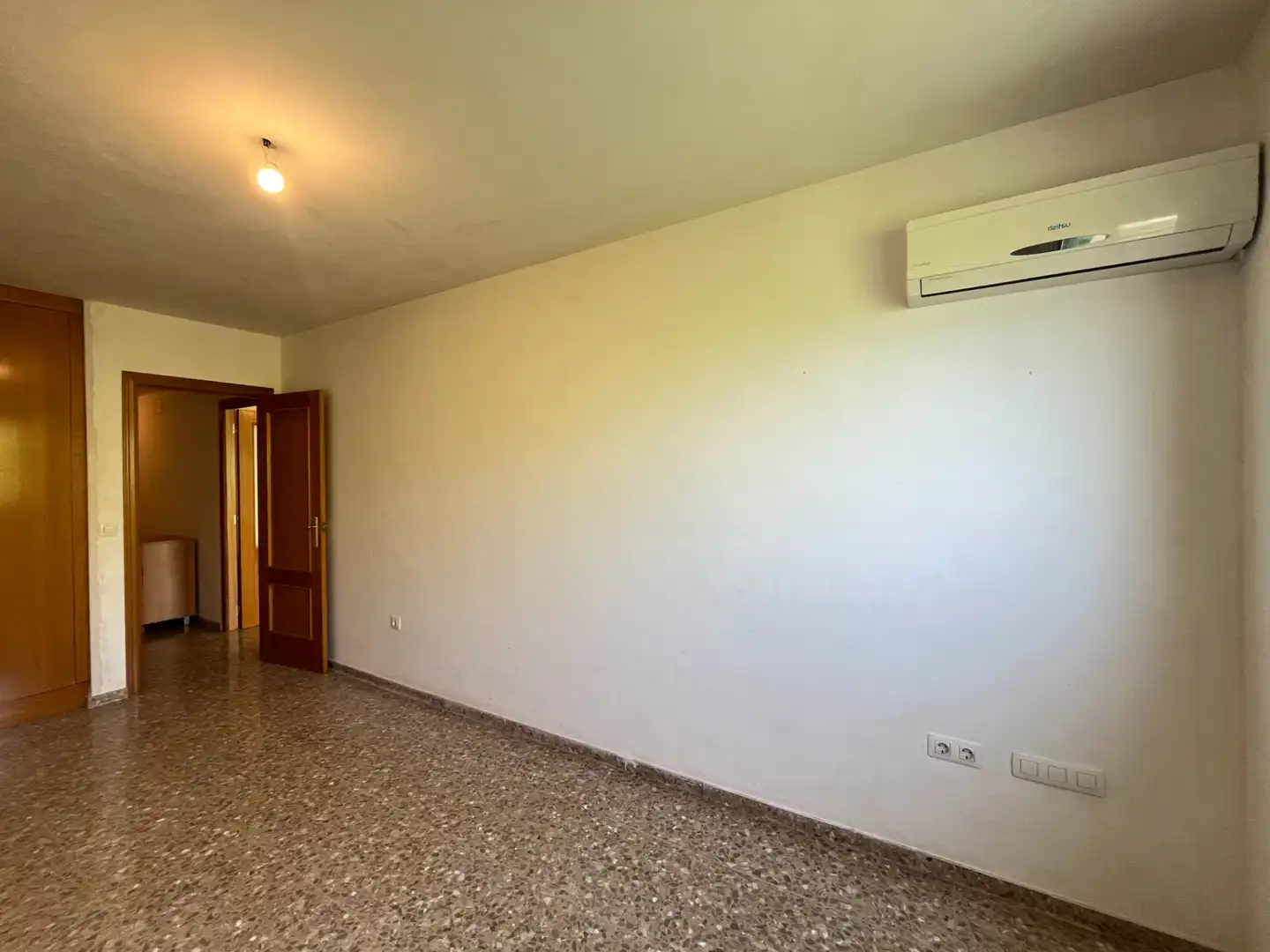 Flat for sale in Faura  with Air Conditioner and Oven