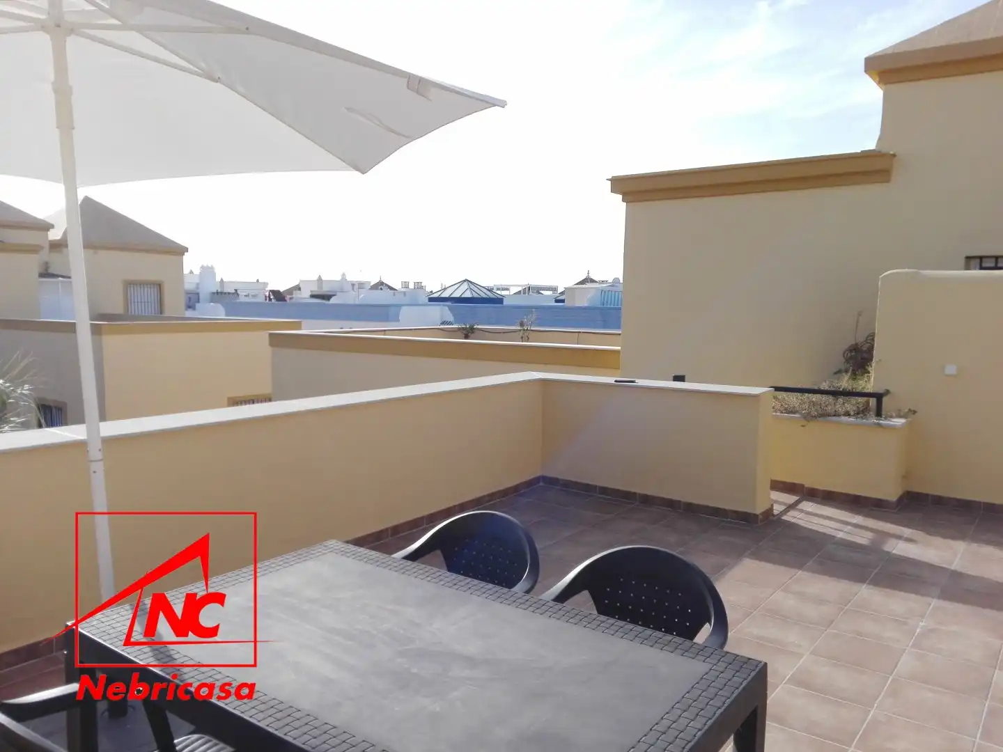 Terrasse von Wohnung zur Miete in Rota mit Terrasse, Schwimmbad und Möbliert