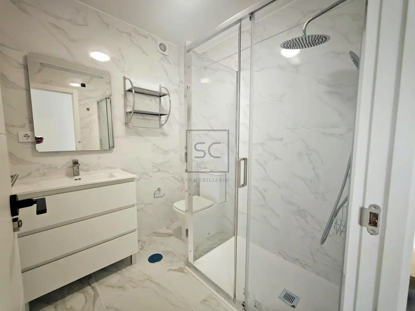 Baño de Piso en venta en Ferrol con Terraza y Amueblado