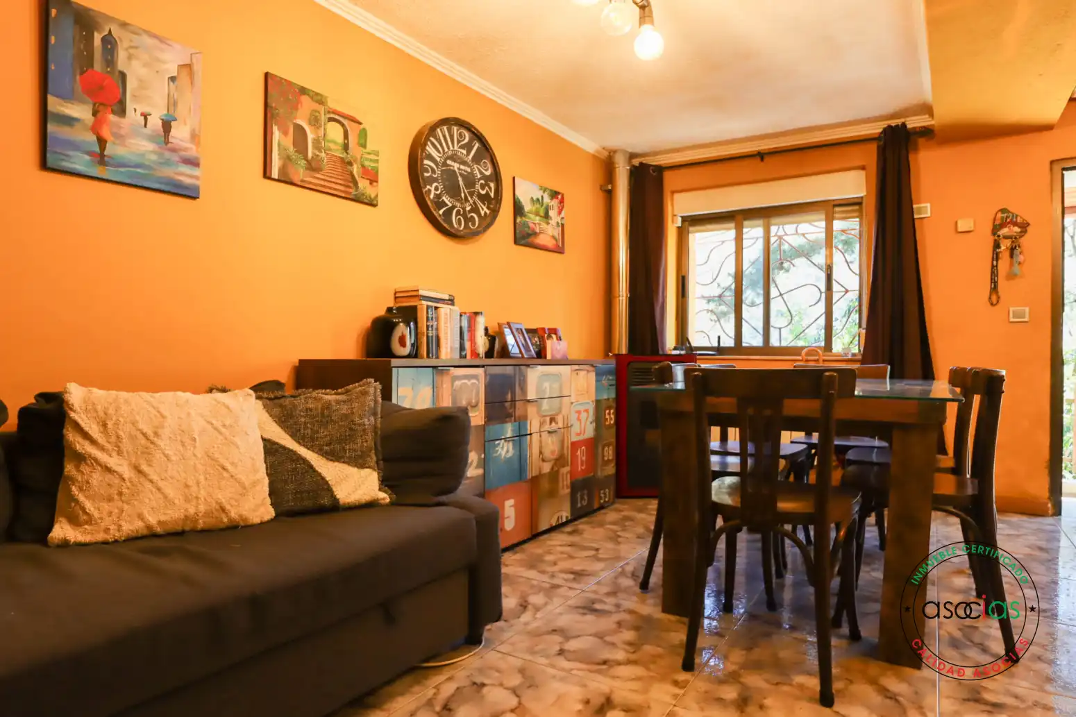 Sala d'estar de Casa o xalet en venda en Oviedo  amb Calefacció, Jardí privat i Parquet