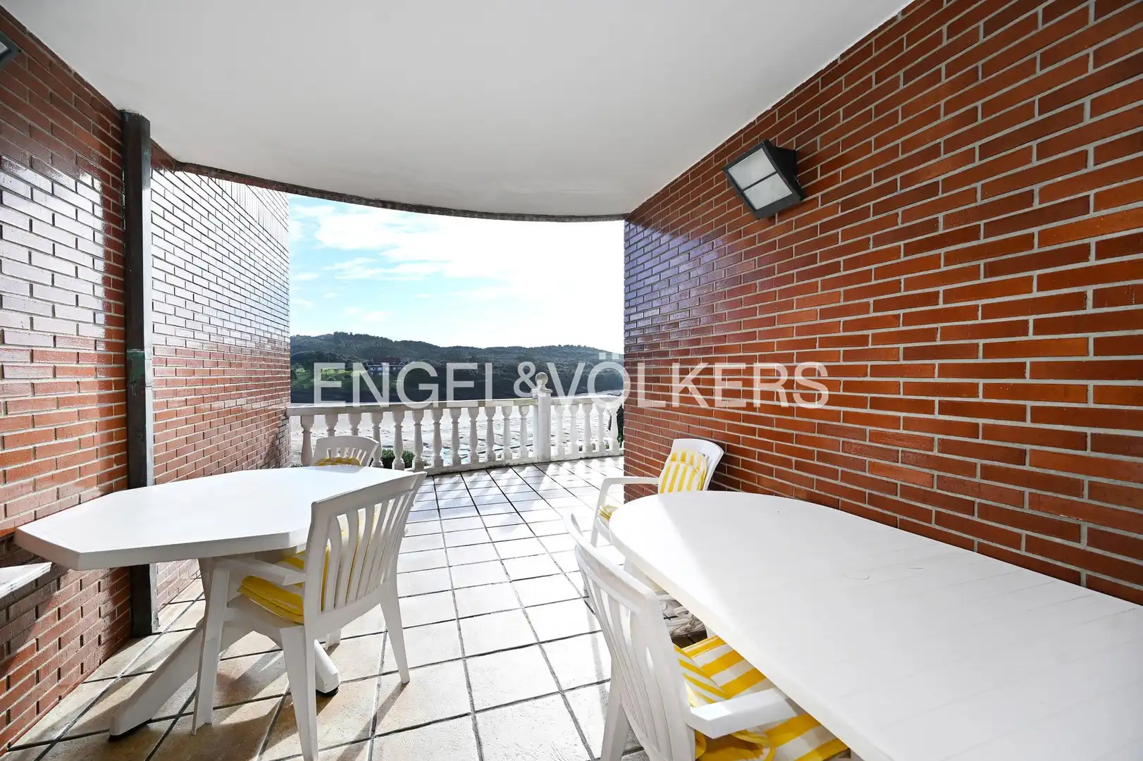 Terrassa de Casa o xalet en venda en Bareyo amb Calefacció, Jardí privat i Terrassa