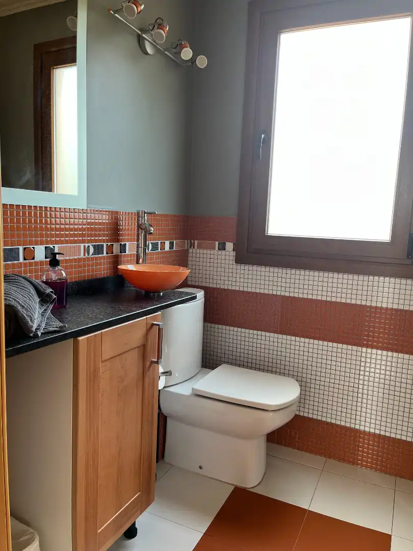 Bany de Casa o xalet en venda en Vilanova del Vallès amb Aire condicionat, Calefacció i Jardí privat