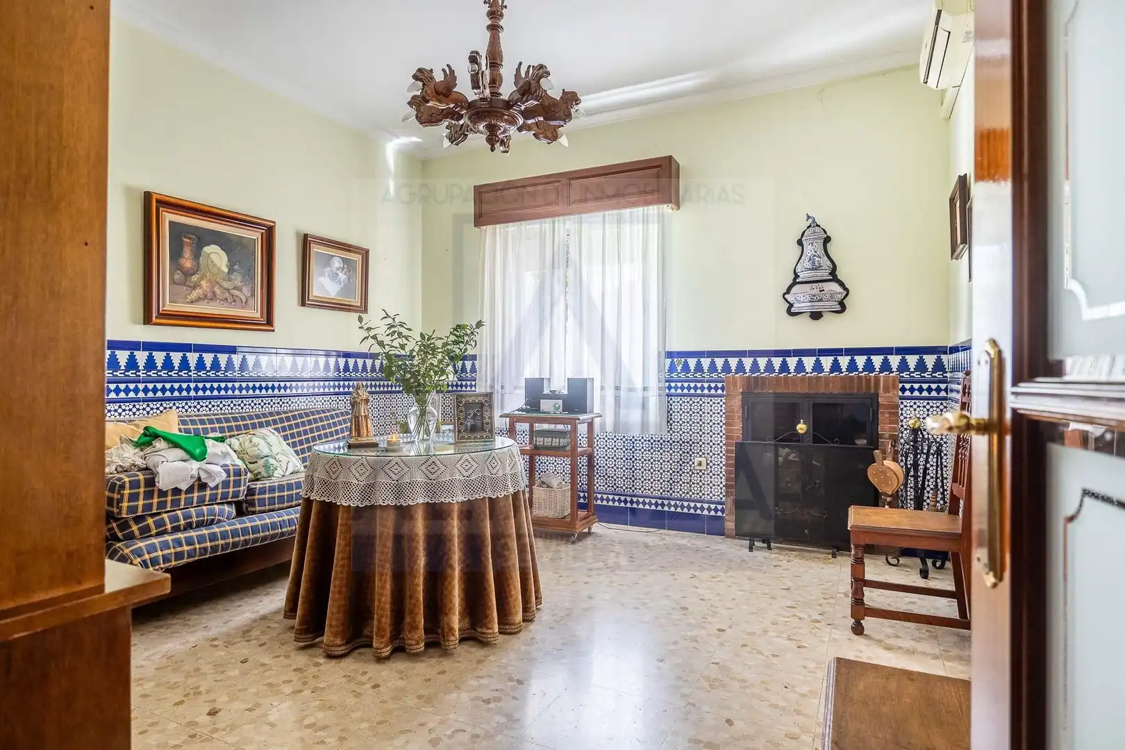 Sala de estar de Casa o chalet en venta en Salteras con Aire acondicionado, Jardín privado y Piscina