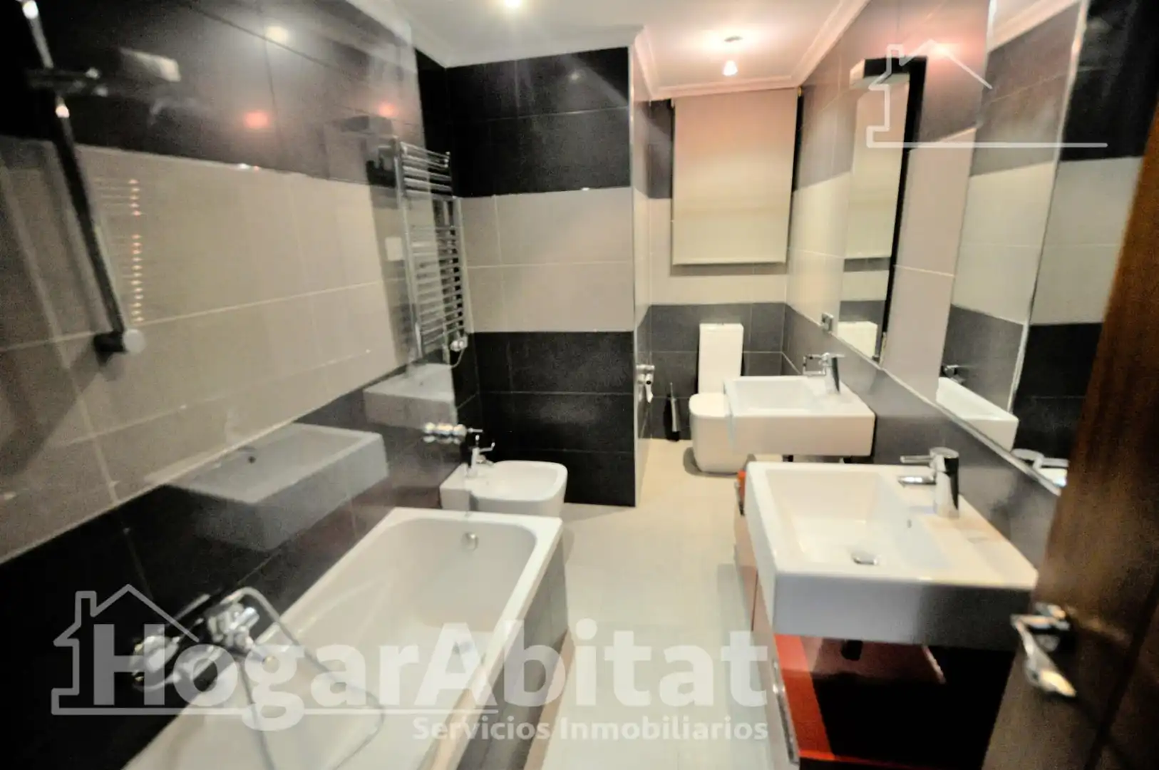 Badezimmer von Wohnung zum Verkauf in Xirivella mit Heizung, Parkett und Möbliert