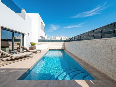 Villa con piscina in vendita a Calle Soria 15