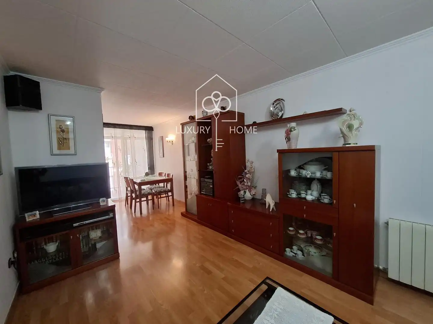 Sala de estar de Ático en venta en L'Hospitalet de Llobregat con Aire acondicionado, Calefacción y Parquet