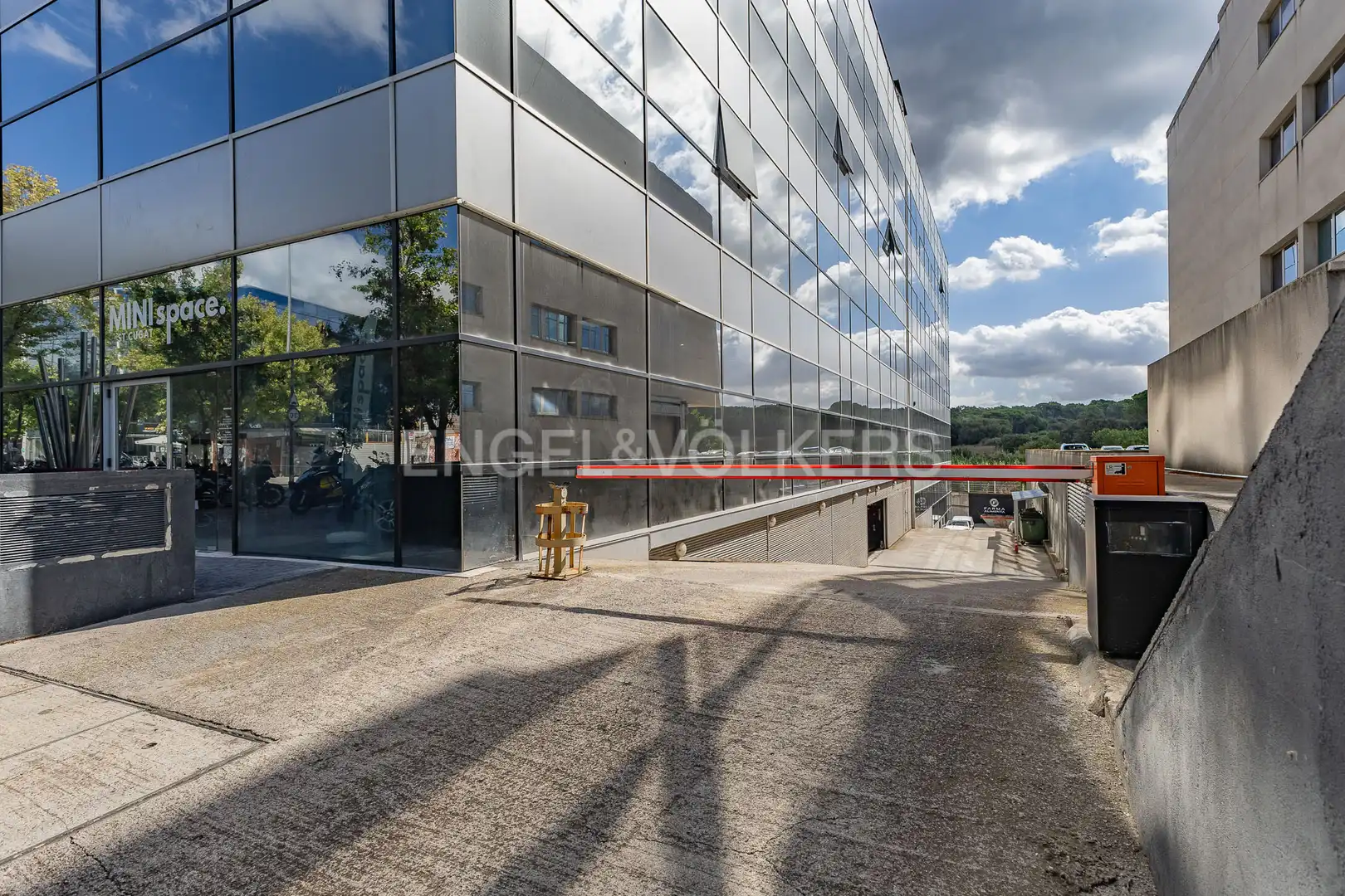 Vista exterior de Oficina de alquiler en Sant Cugat del Vallès