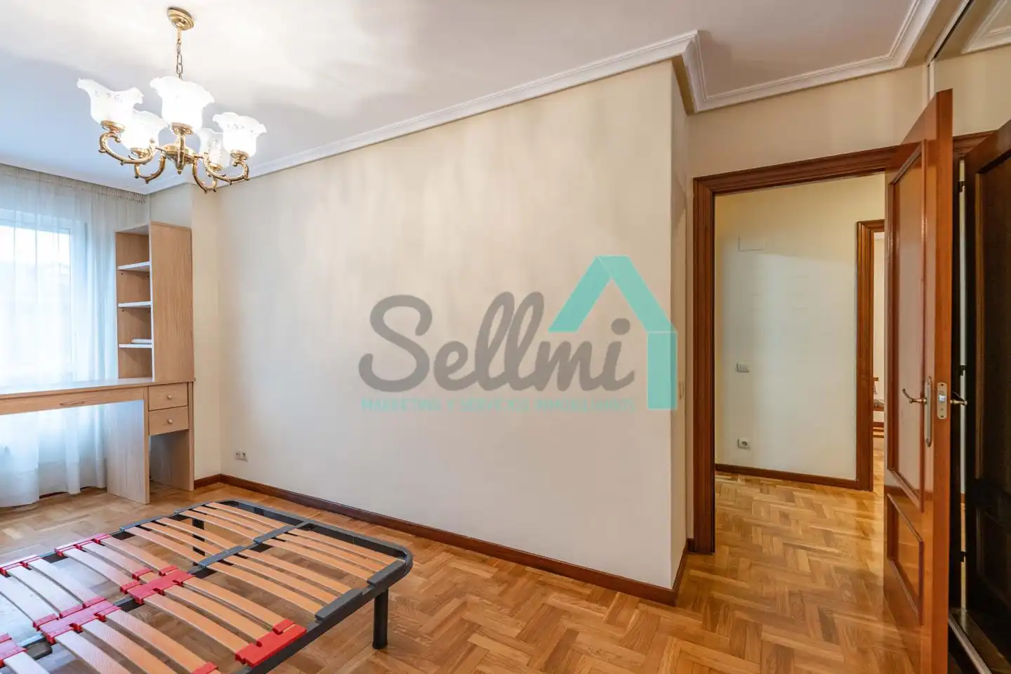 Schlafzimmer von Wohnung zur Miete in Oviedo  mit Heizung, Parkett und Möbliert