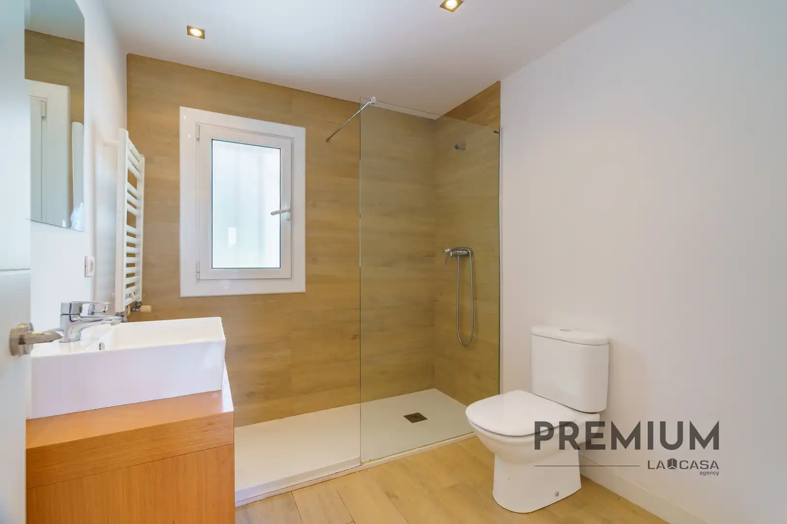Bathroom of Houses for sale in Castelldefels  with Heating, Storage room and Swimming Pool