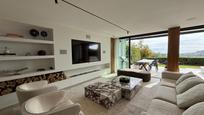 Living room of Single-family semi-detached for sale in Benahavís  with Air Conditioner, Private garden and Terrace