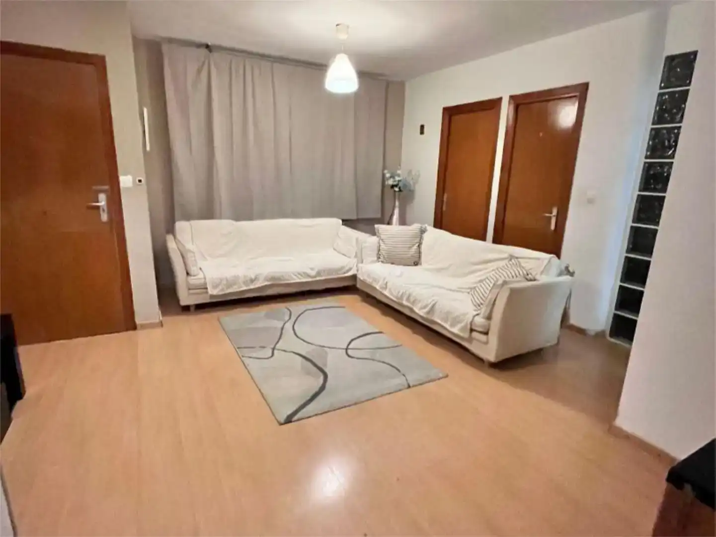 Sala d'estar de Pis en venda en Sabiñánigo amb Parquet, Traster i Moblat