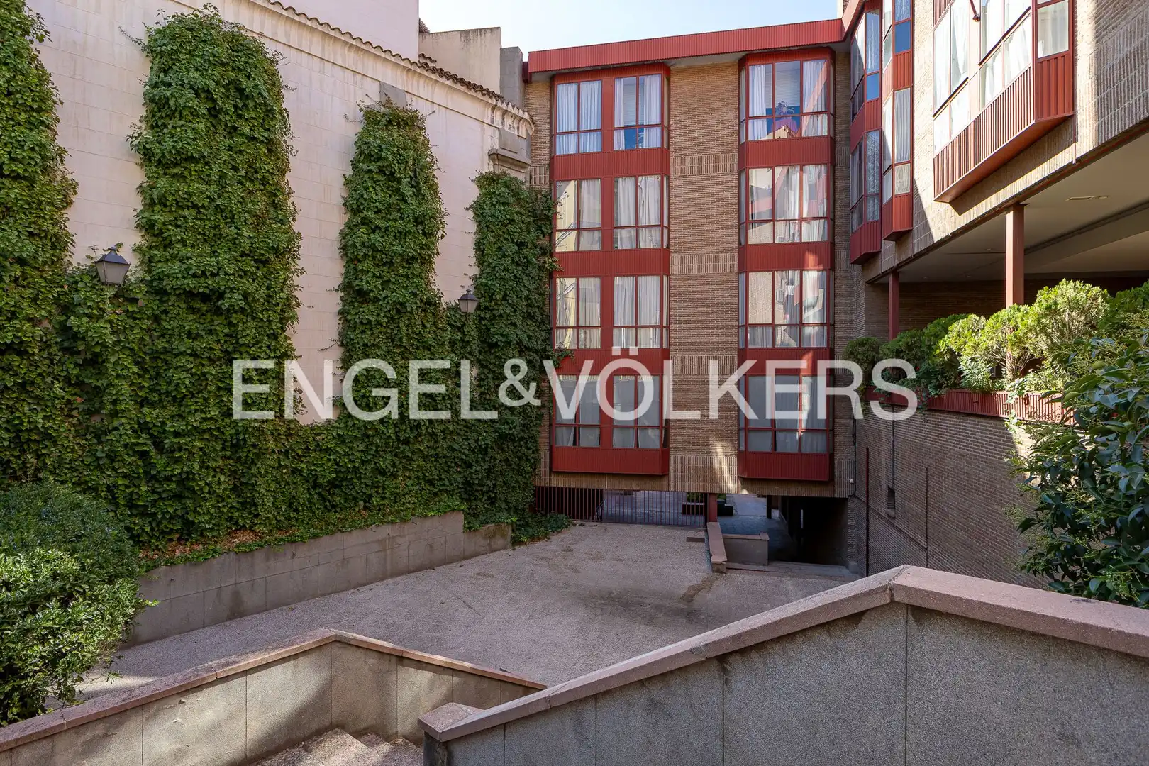 Außenansicht von Wohnung zum Verkauf in Madrid mit Heizung und Parkett