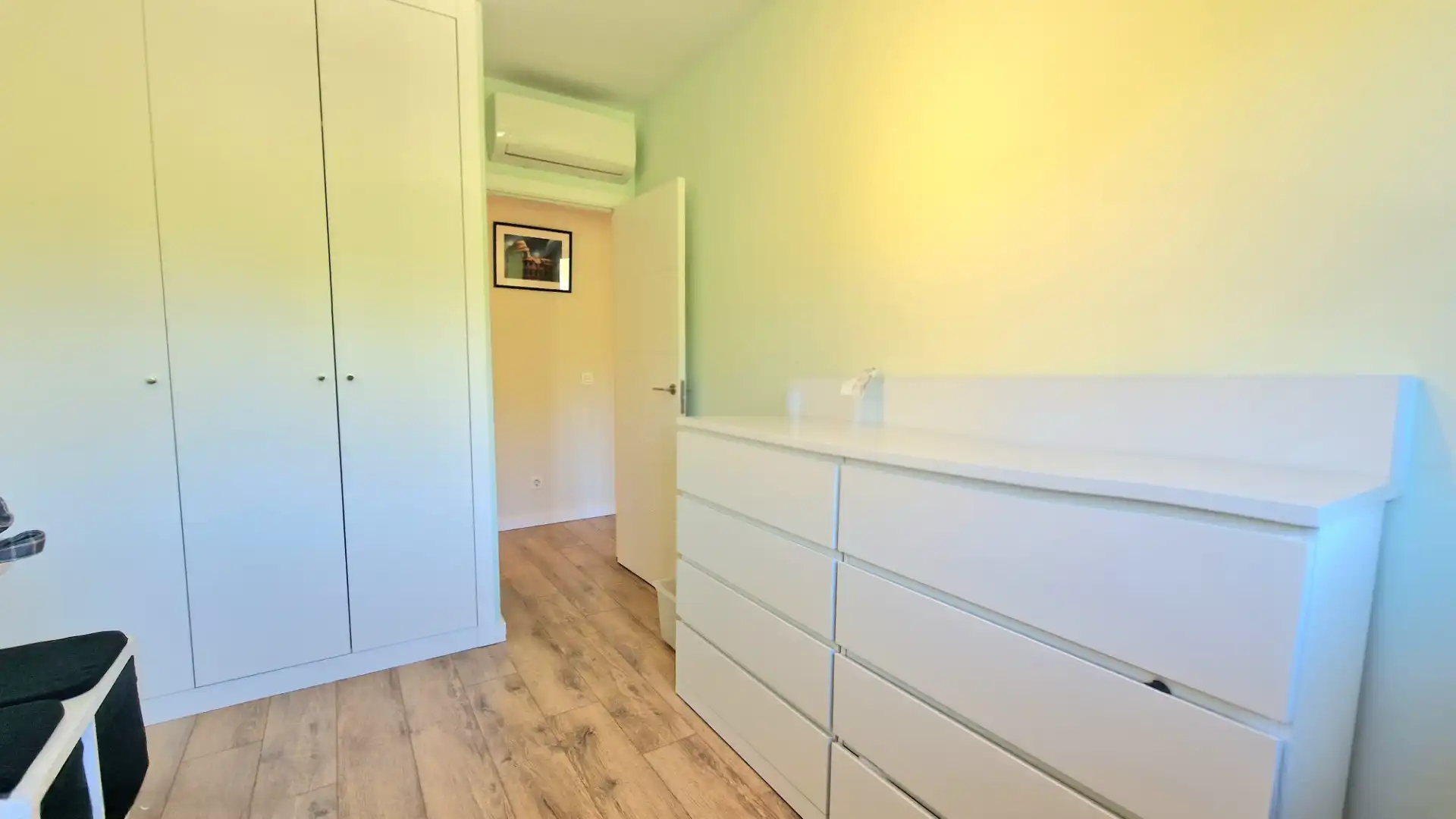 Schlafzimmer von Dachboden zum Verkauf in San Juan de Aznalfarache mit Klimaanlage, Abstellraum und Gemeinschaftspool