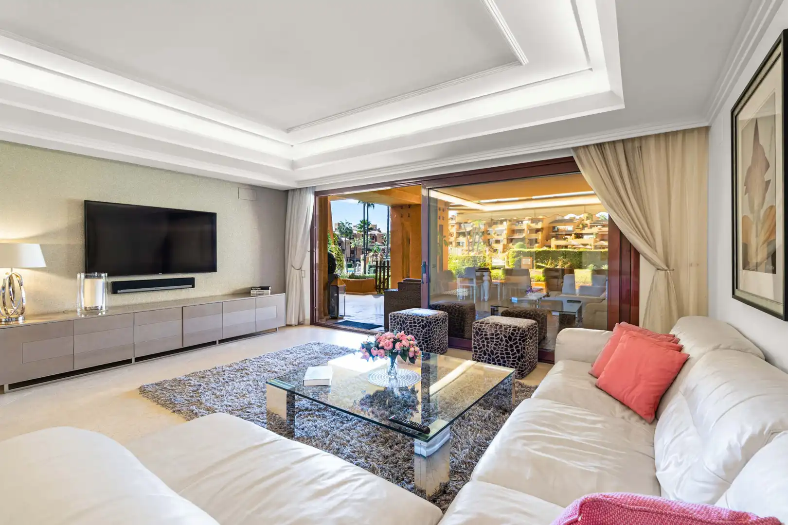 Sala de estar de Planta baja en venta en Estepona con Aire acondicionado, Terraza y Piscina