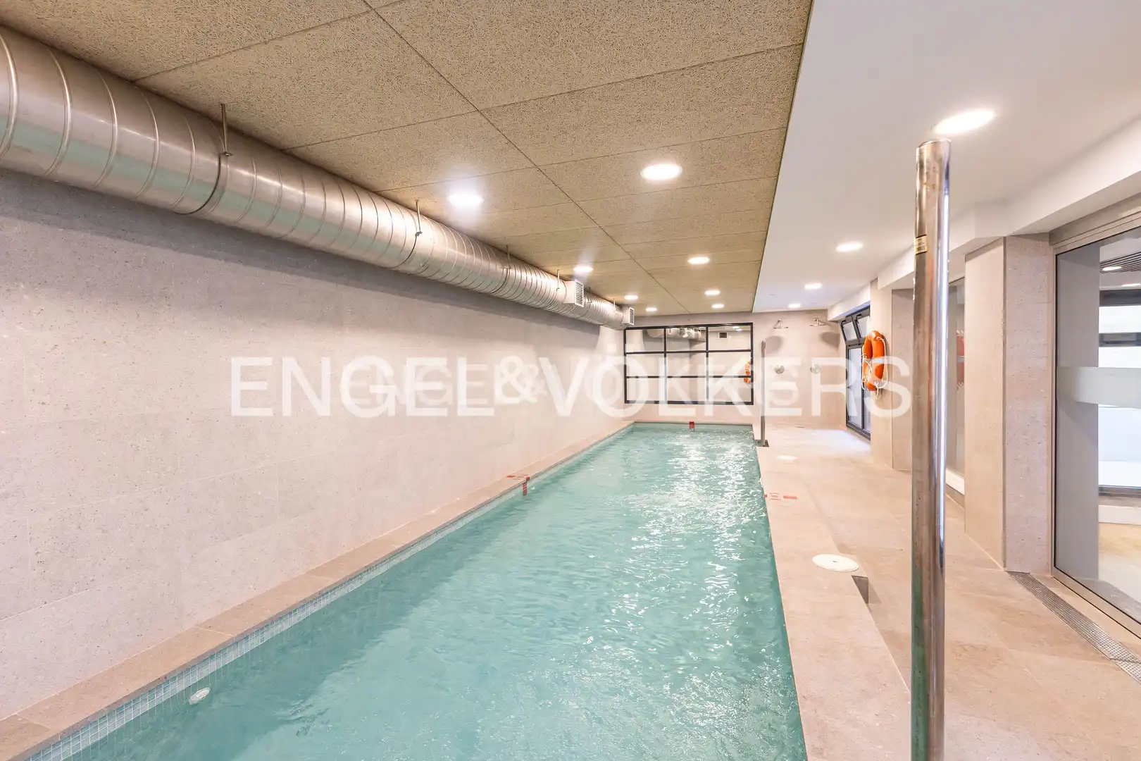Swimming pool of Flat for sale in Madrid  with Air Conditioner, Heating and Storage room