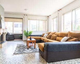 Living room of Single-family semi-detached for sale in Santa Perpètua de Mogoda  with Air Conditioner, Heating and Private garden