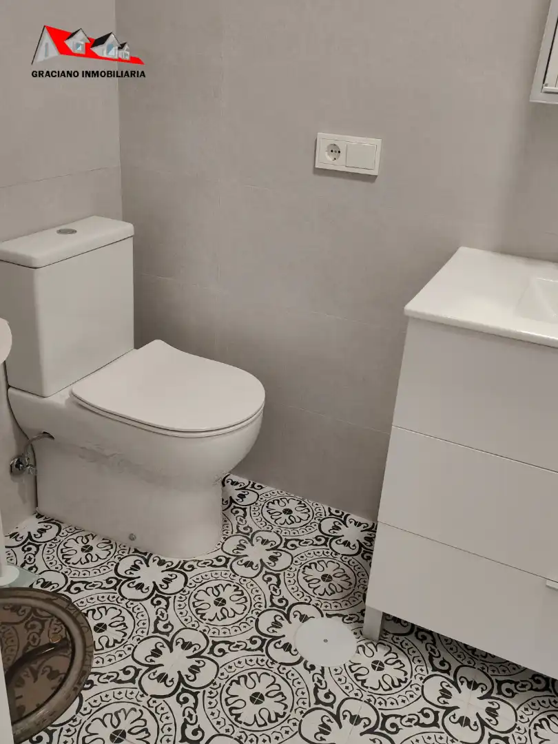 Badezimmer von Wohnung zur Miete in Albacete mit Klimaanlage, Heizung und Möbliert