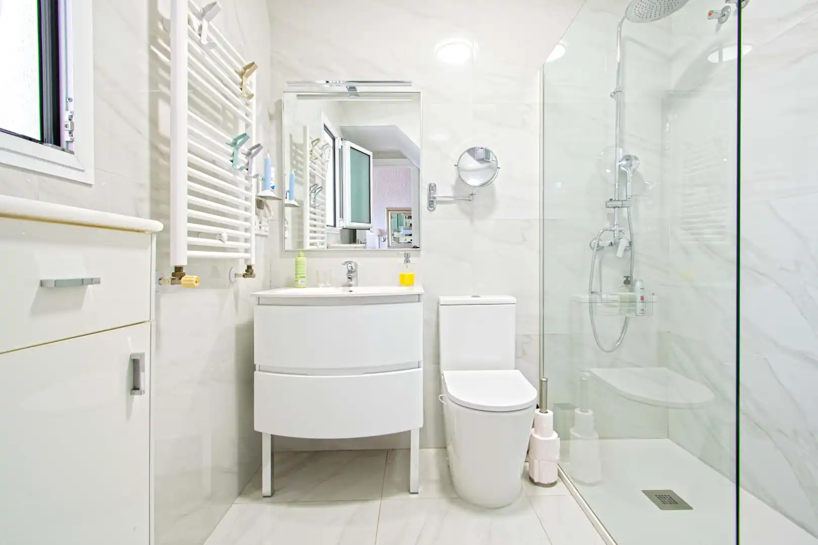 Baño de Casa adosada en venta en Gines con Aire acondicionado, Jardín privado y Trastero