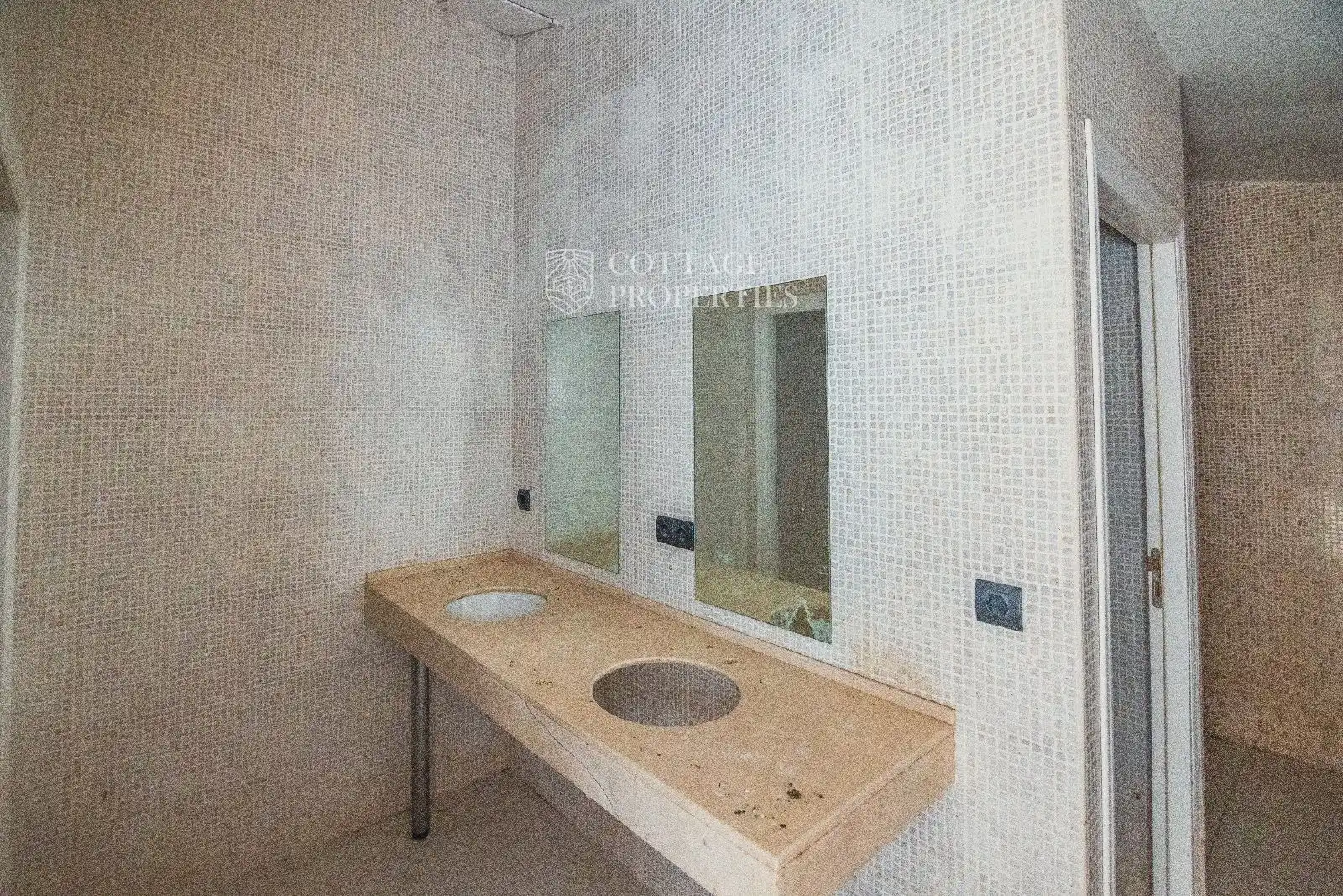 Bany de Finca rústica en venda en Sant Llorenç Savall amb Calefacció i Piscina
