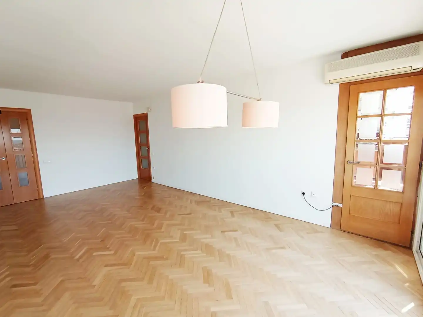 Sala d'estar de Pis de lloguer en Terrassa amb Aire condicionat i Calefacció