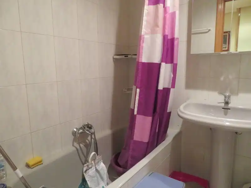 Baño de Apartamento en venta en León Capital  con Calefacción, Jardín privado y Terraza