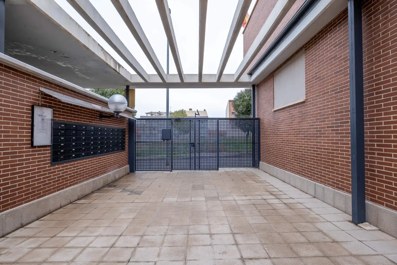 Piso en venta en Cadrete con Jardín privado, Terraza y Trastero