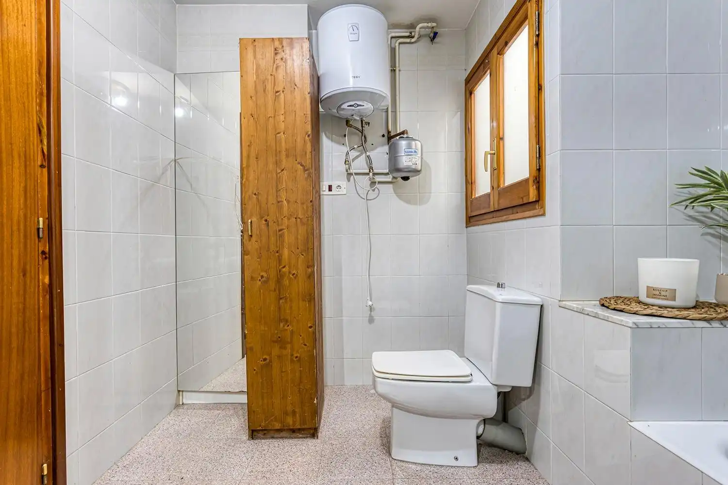 Badezimmer von Wohnung zum Verkauf in Sant Martí de Tous mit Terrasse, Abstellraum und Balkon
