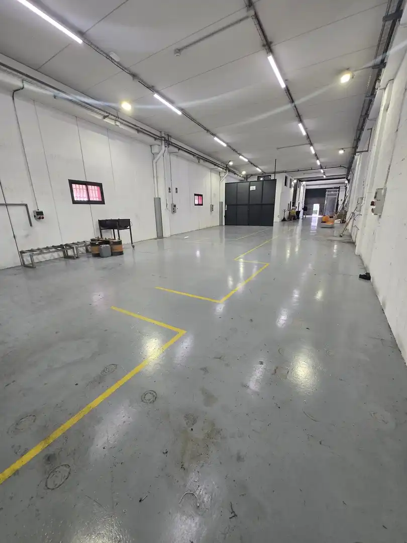 Parking de Nave industrial de alquiler en Sitges