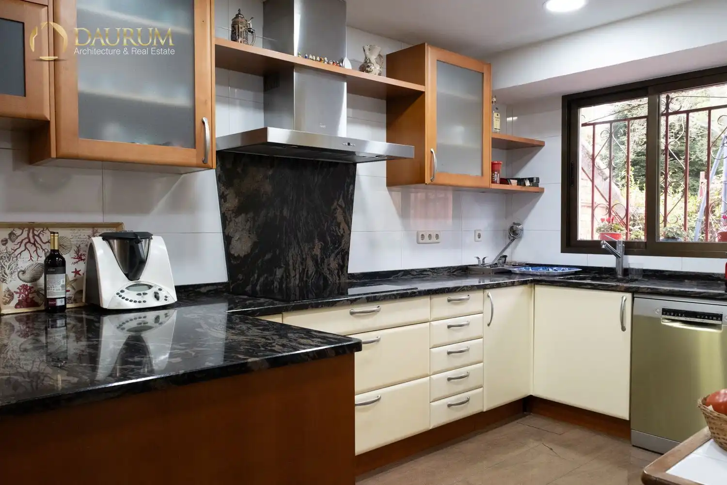 Cocina de Casa adosada en venta en Madrid con Aire acondicionado, Calefacción y Terraza