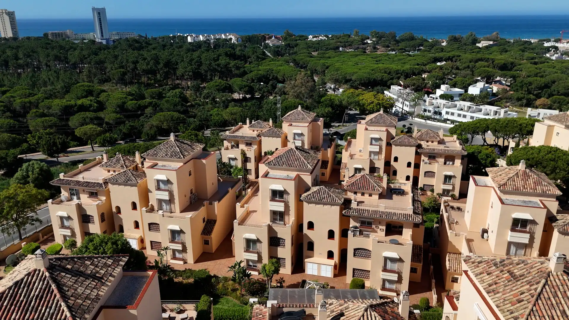 Vista exterior de Àtic en venda en Marbella amb Aire condicionat, Calefacció i Terrassa