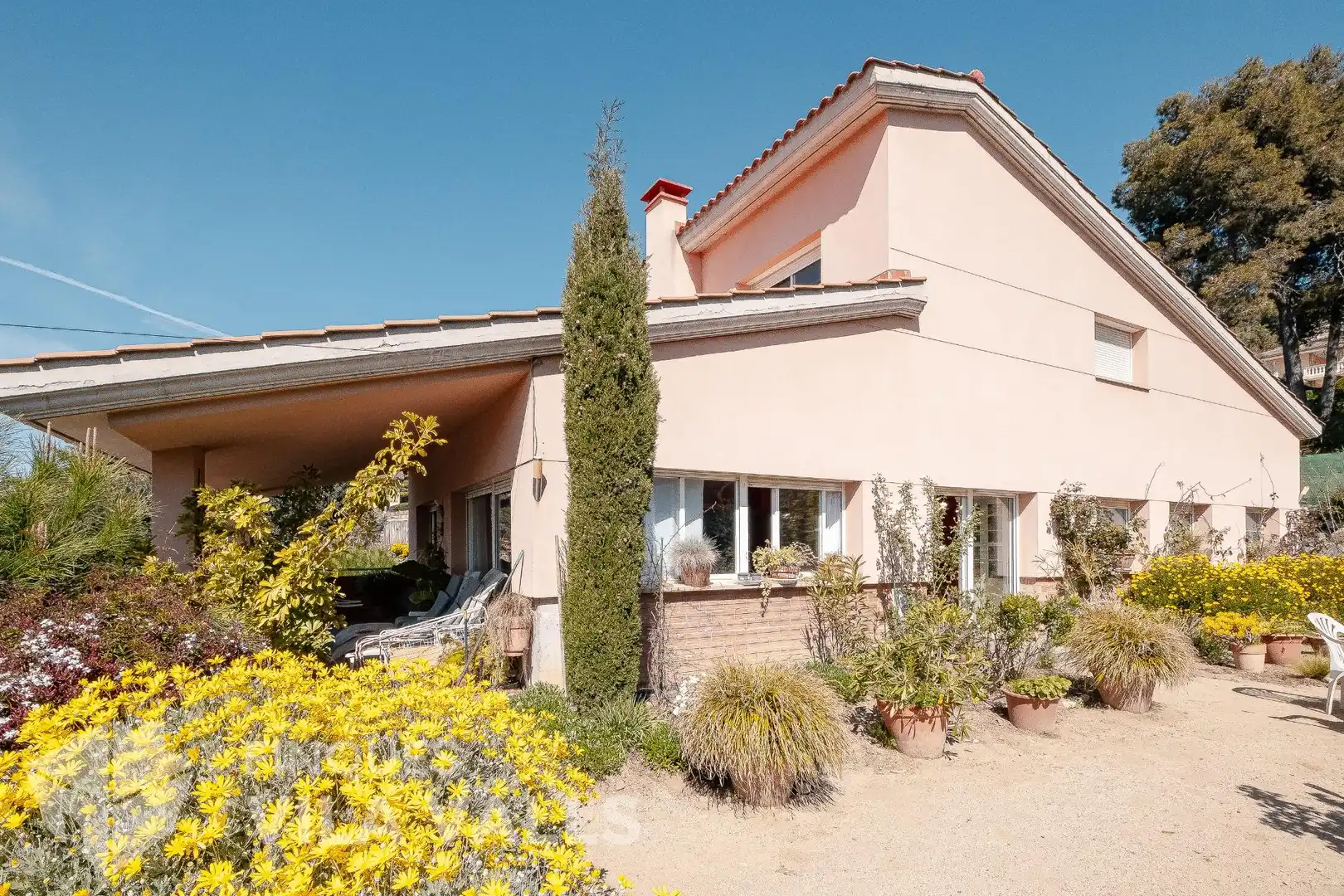 Casa amb jardí en venda a Calle oreneta