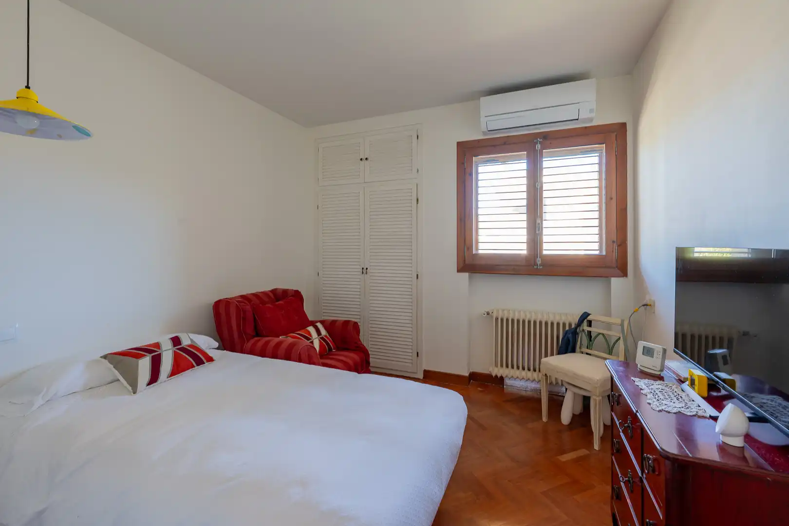 Dormitori de Casa o xalet en venda en Majadahonda amb Calefacció, Jardí privat i Parquet